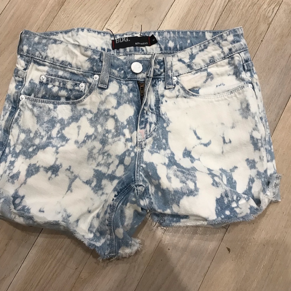 Acid washed jean shorts form urban